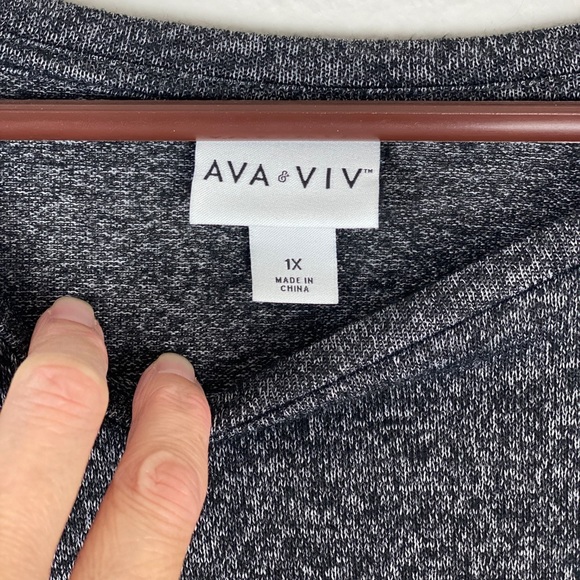 Ava & Viv Plus Size 1X Ruffled Shoulder 3/4 Sleeve Gray EUC - Picture 8 of 9